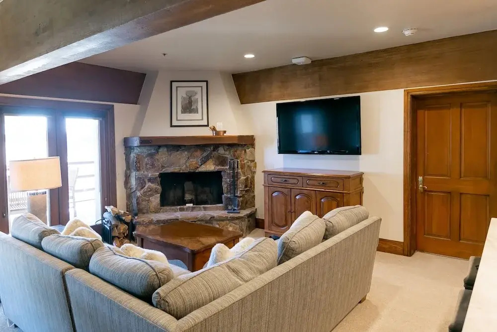 Luxury Four Bedroom Suite with Three Hot Tubs
