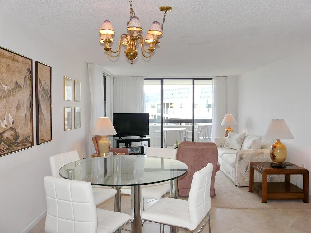 Condo Overlooking Clam Bay With Pool and Beach Access