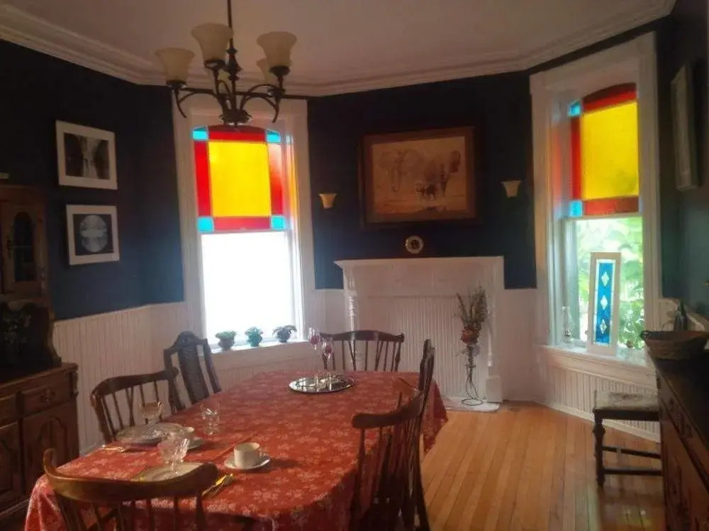 Red Door Inn