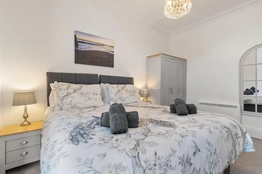 Caldey Bay Apartment - Lovely Sea Views