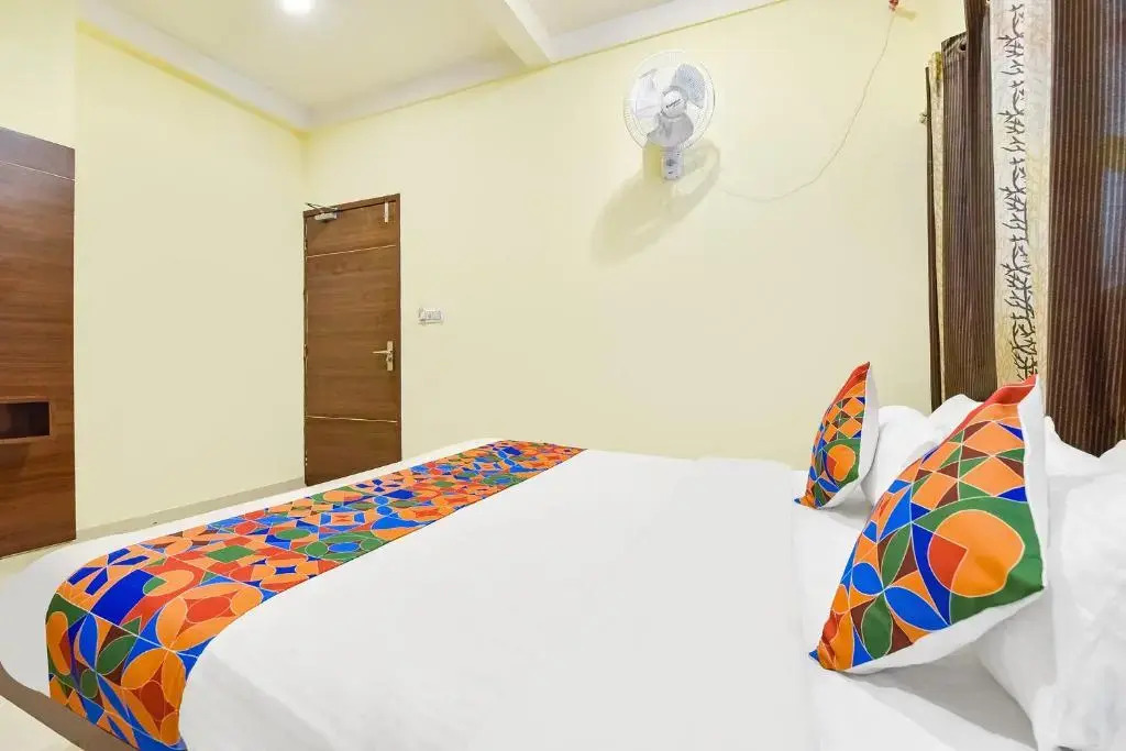Fabexpress Poonam Palace