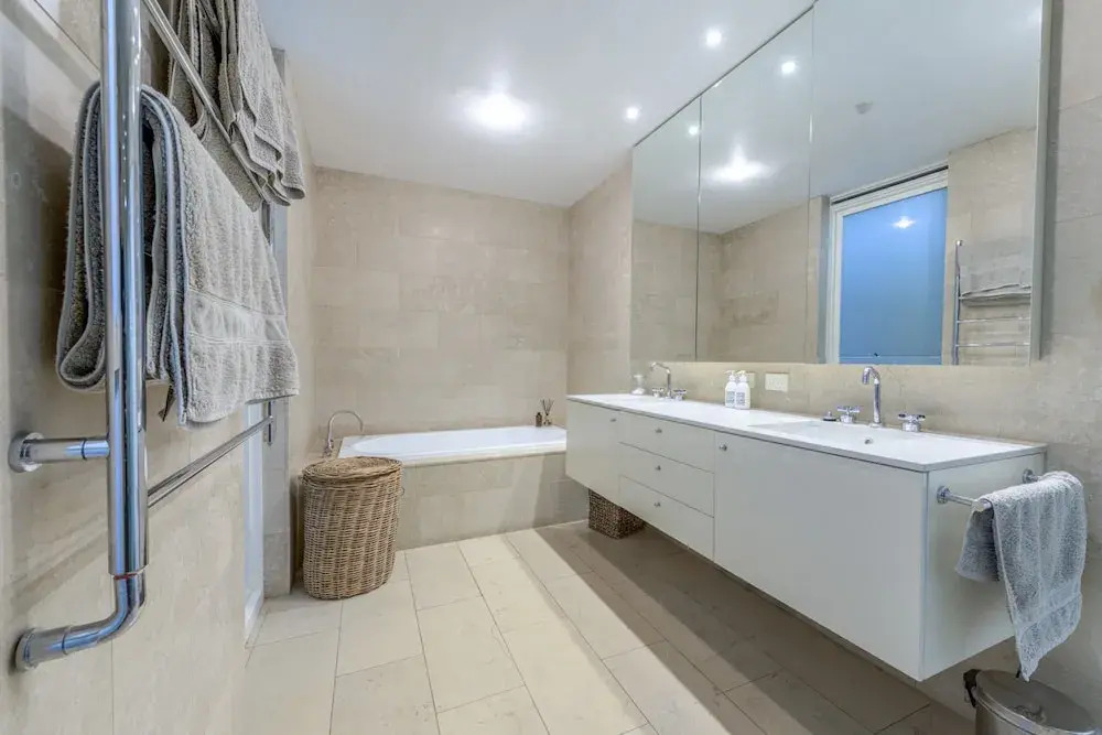 Exquisite 4 Bedroom House with Pool