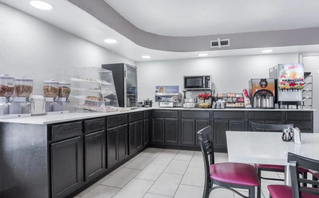Отель Days Inn by Wyndham Forrest City I-40