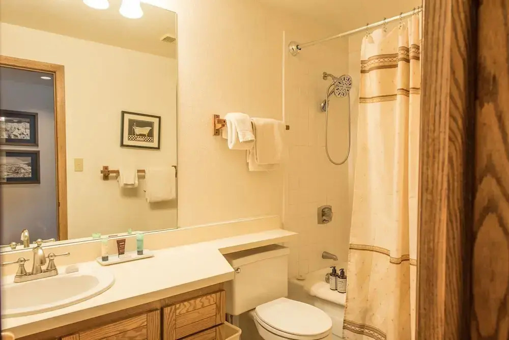 Rustic-Contemporary 3Br With Great Views! - No Cleaning Fee! by RedAwning