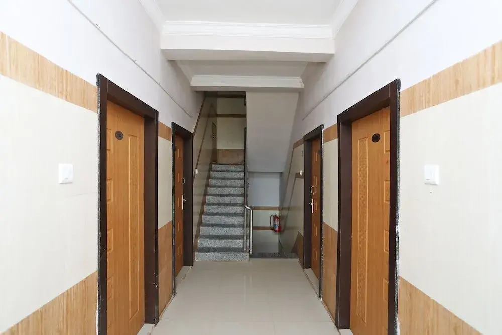 OYO 15915 Hotel Star Inn