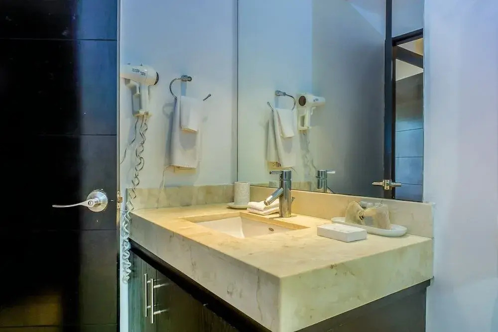 Elements Garden House 10 2 Bedroom Condo by Redawning