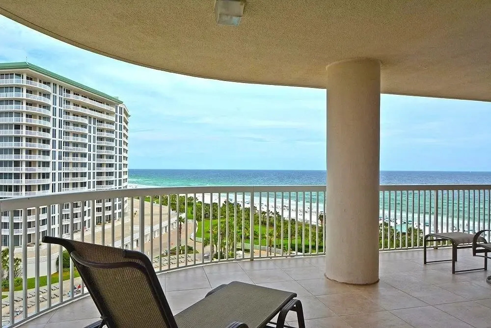 The Gem - 3 Br condo by RedAwning