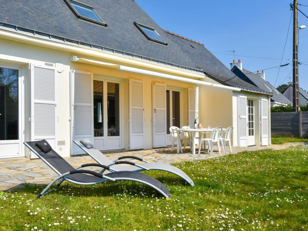 Serene Holiday Home in Pénestin, 300m from the beach