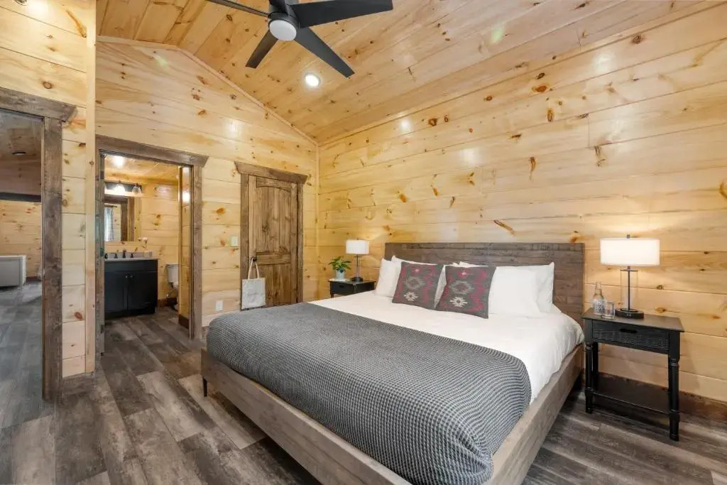 Duval by Avantstay 10min to DT Pigeon Forge w/ Indoor Pool, Hot Tub & Amazing Views!