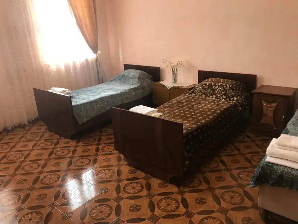 B&B Galstyan 44