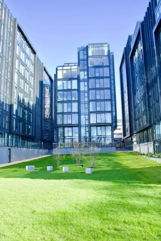 Modern And Bright Two Bedroom Flat On Quartermile
