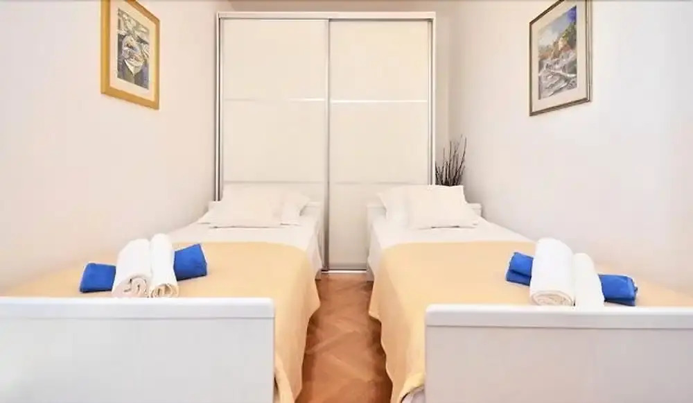 Nice and sea view apartment in Podstrana