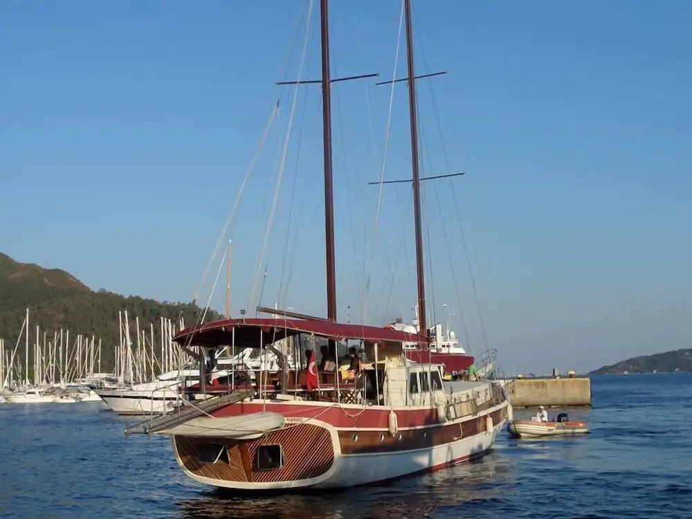 Ide Yacht Hotel