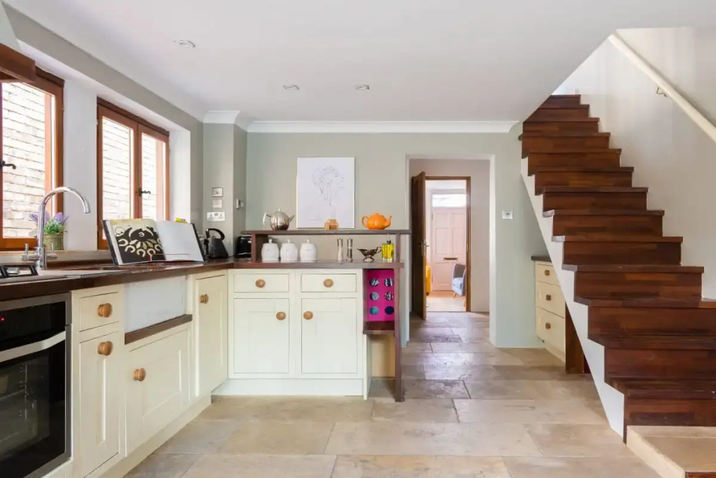 The Madras Cottage - Bright 3BDR Home with Garden