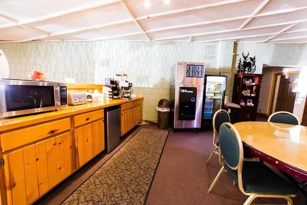 Hiawatha Lodge Inn