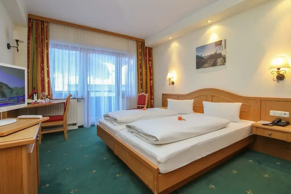 Hotel Tiroler Adler - bed and breakfast