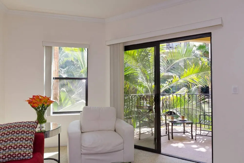 Top Downtown Location, Fast WIFI, & Free Parking! (P-1)