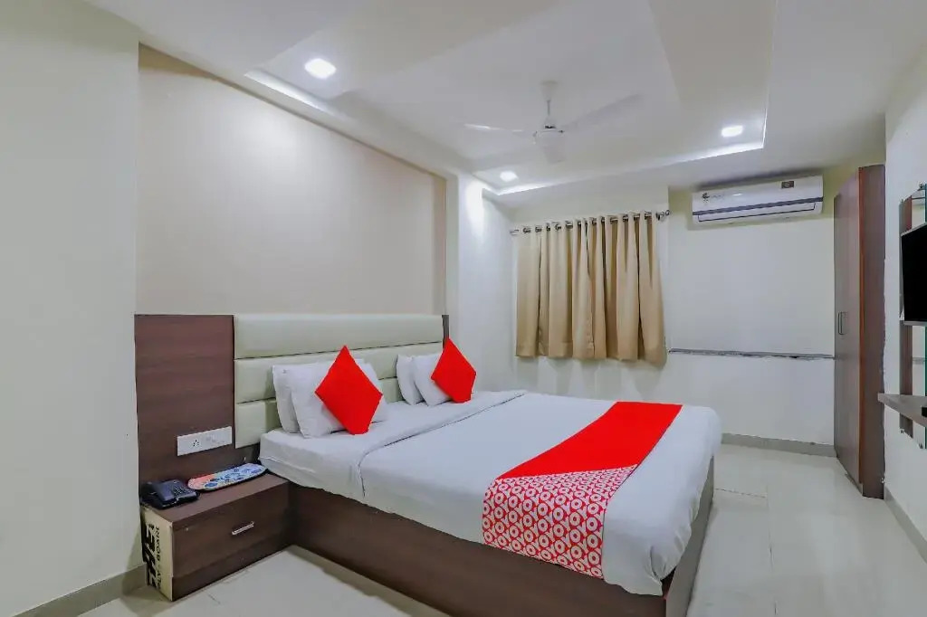 Hotel Meet Palace by Oyo Rooms