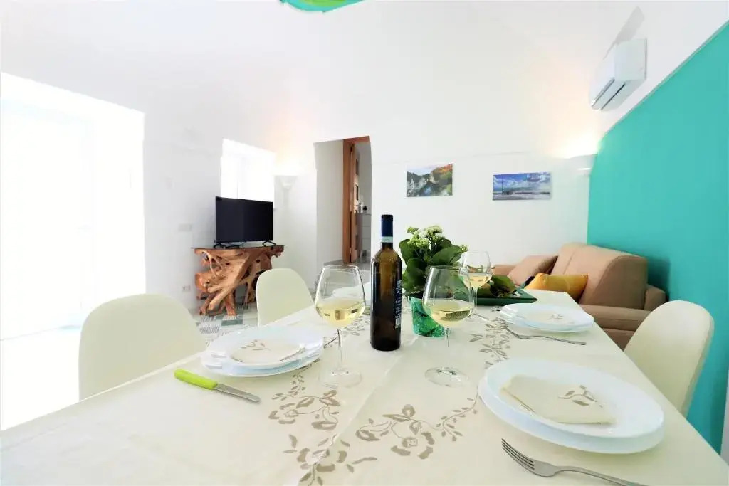 De Vivo Realty - Marys Apartments