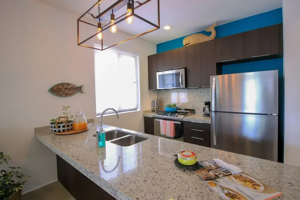 Beautiful Condo with Screened Terrace by the Pool