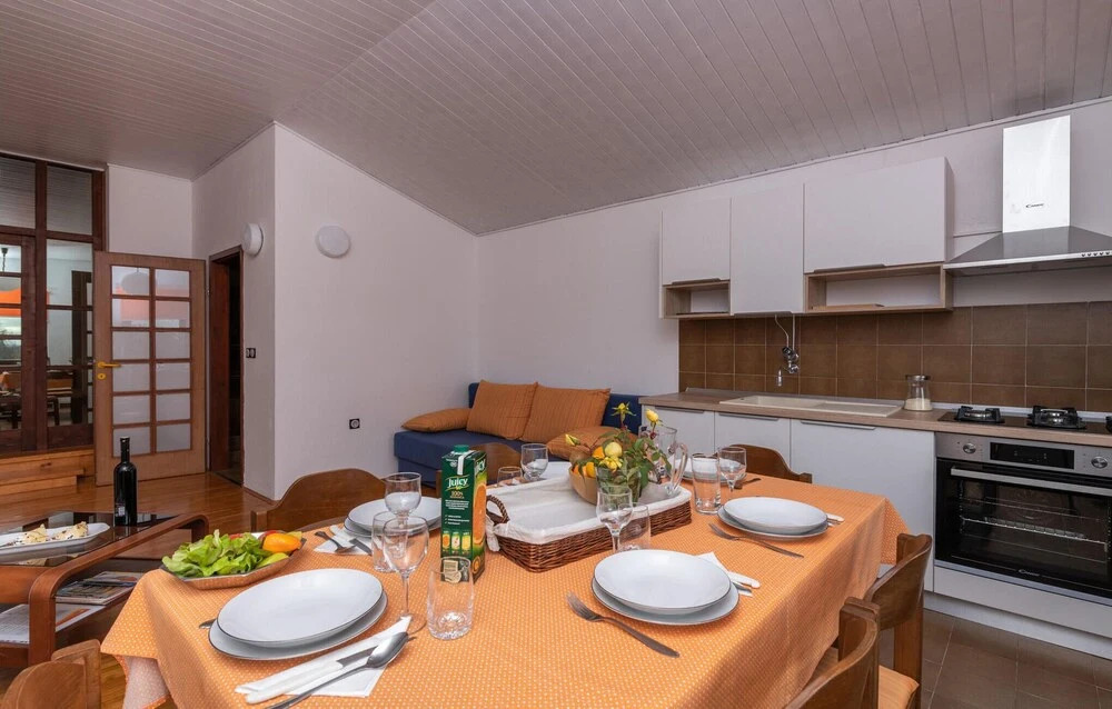Stunning Home in Barban With Wifi and 2 Bedrooms