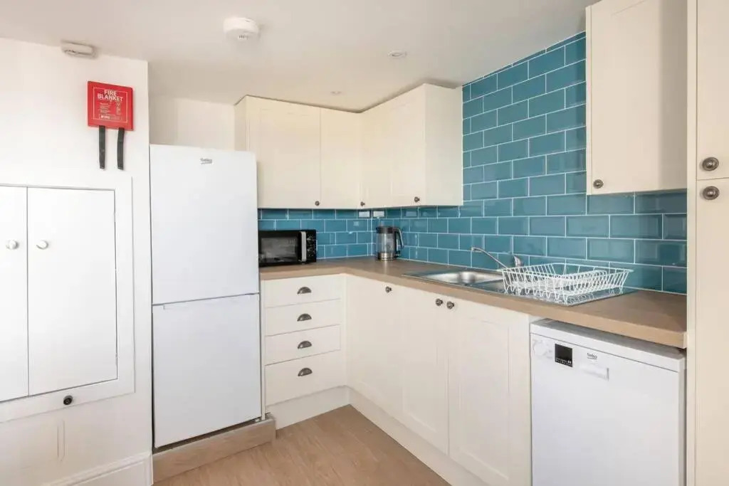 Rooftop Retreat - 2 Double Beds W/ Stunning Views (Adults Only)