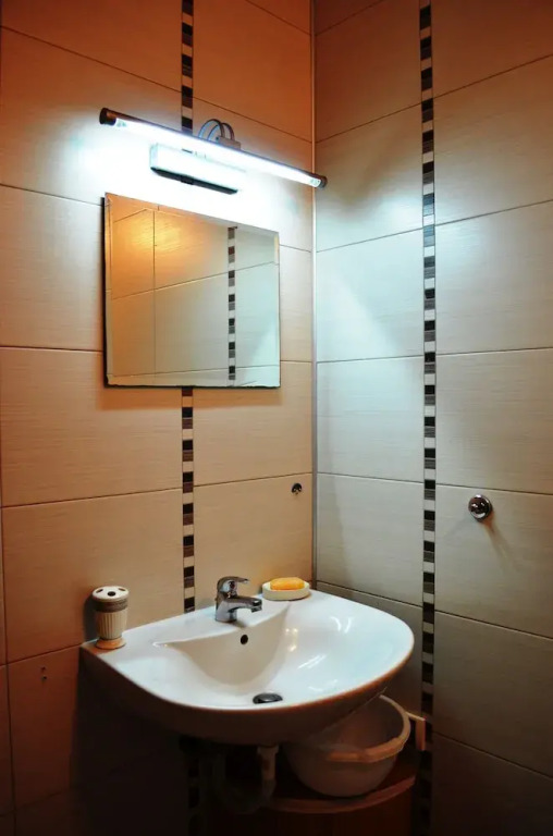 FM Premium 1-BDR Apartment-ART