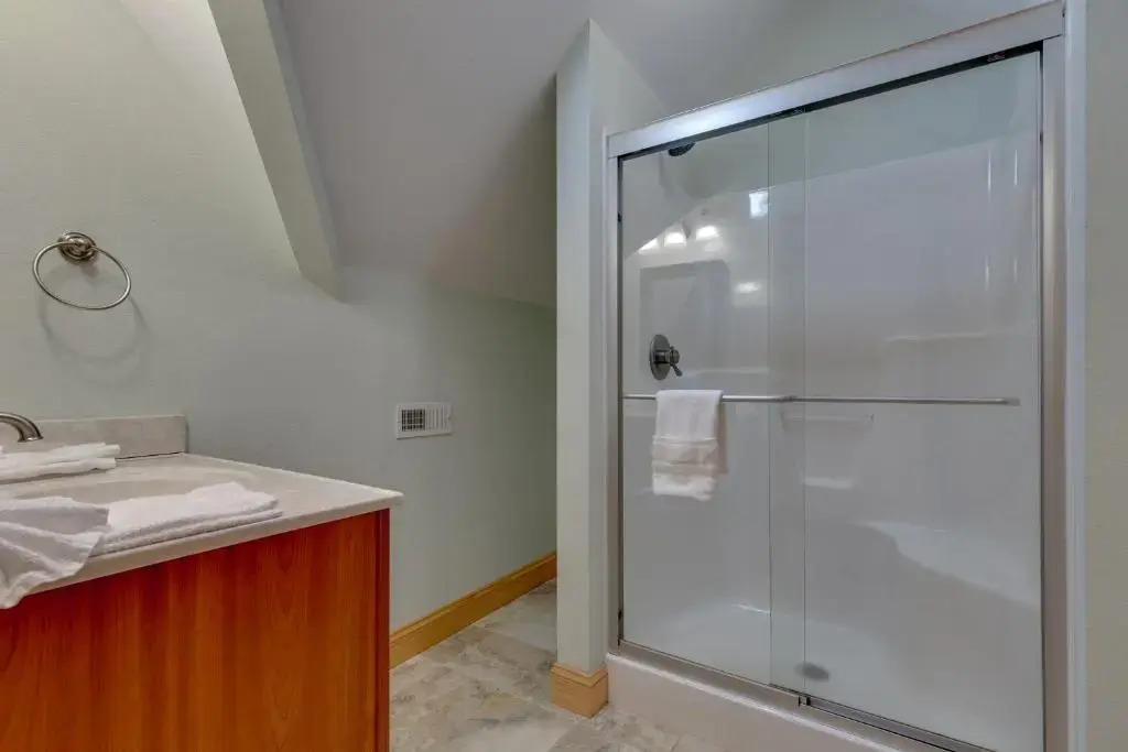 Orchard Hideaway, 3 Bedrooms, Fireplace, WiFi, Gas Grill, Sleeps 6