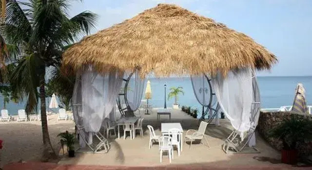 Dan's Creek Hotel