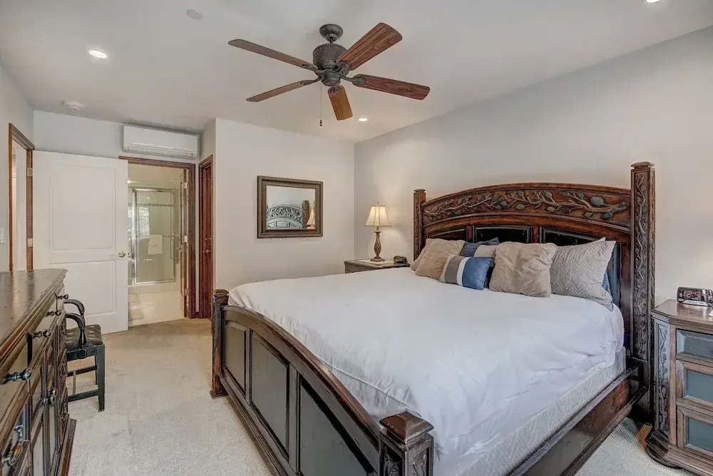Modern and Updated St James Premium 3 Bedroom Residence 3 Condo by RedAwning
