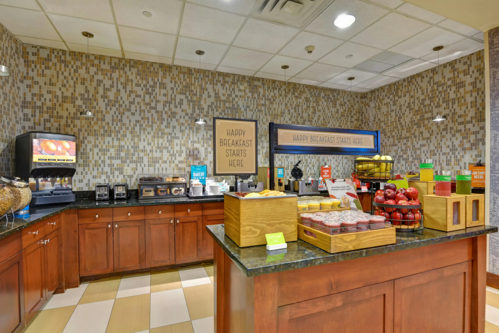 Hampton Inn & Suites Newark-Harrison-Riverwalk