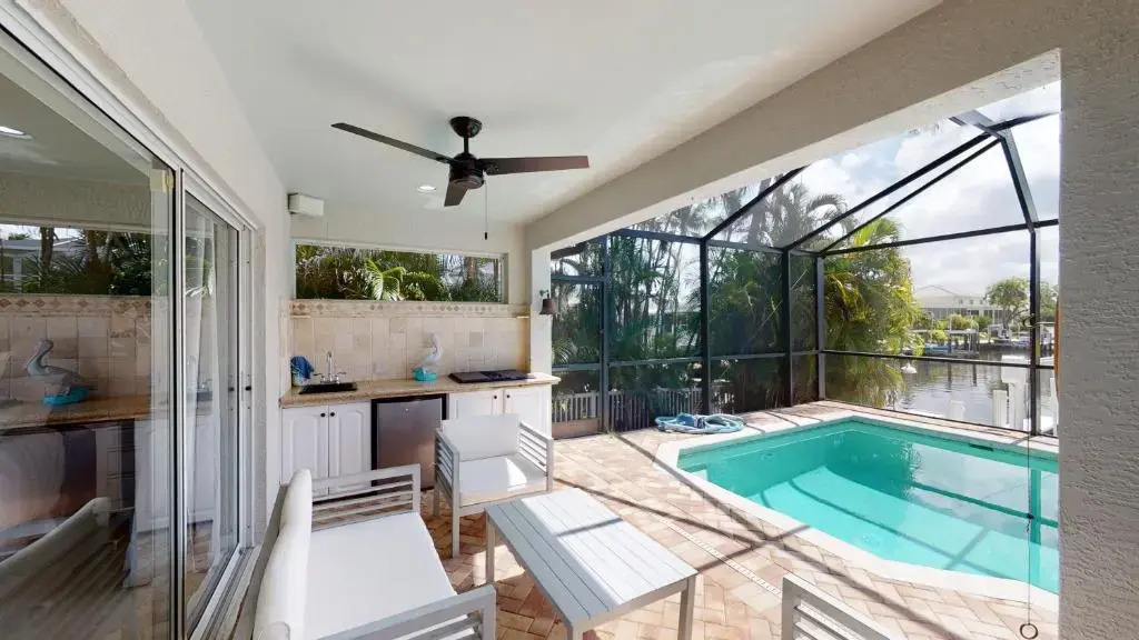 "Cast-Away" House I Immaculate 4 Bed Waterfront Home