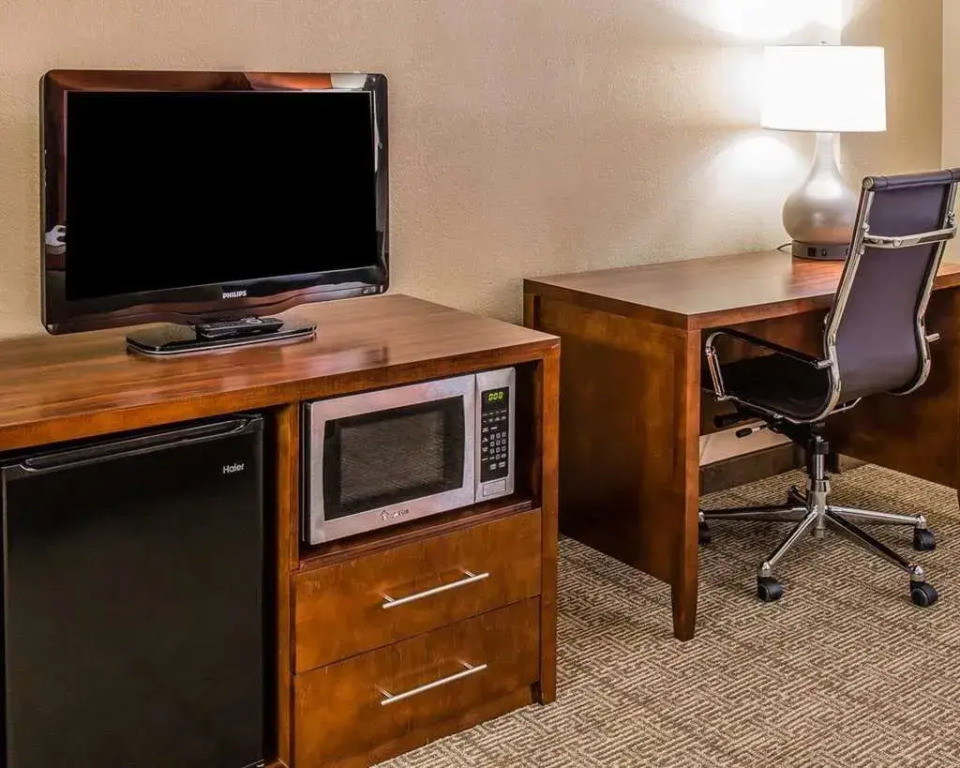 Comfort Inn & Suites