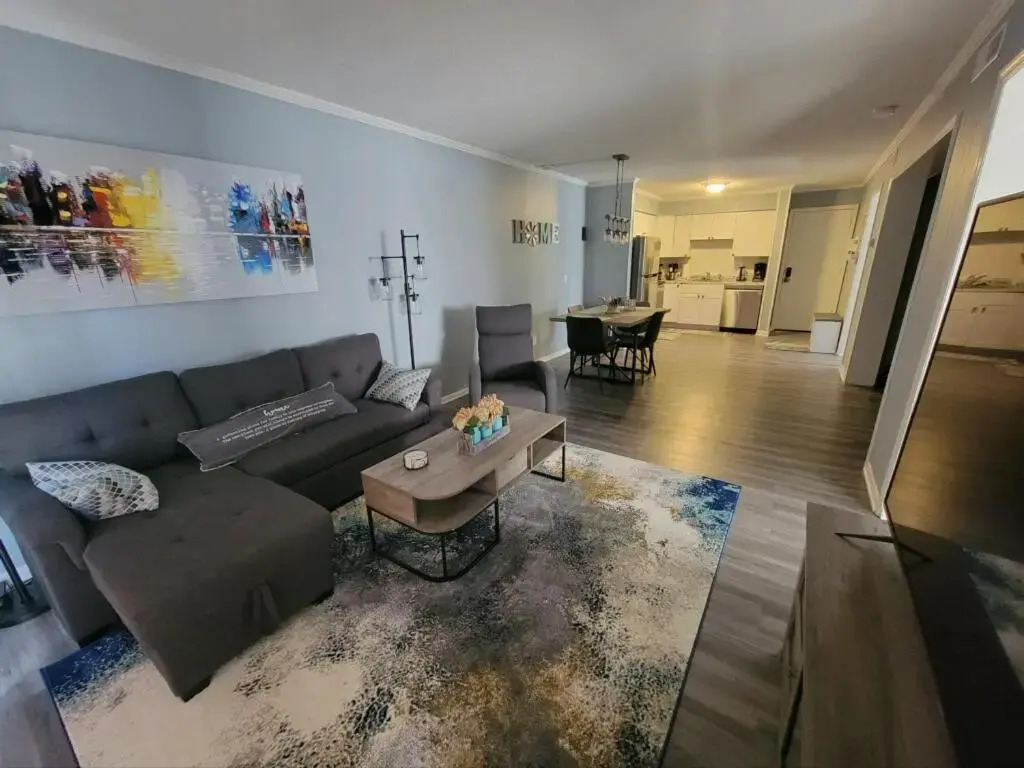 2022 Renovated 2-bedroom cozy, lovely condo