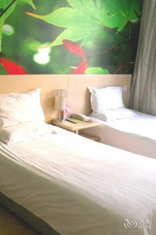 Homeinn · neo (Shanghai Hongqiao Airport Qibao Subway Station)