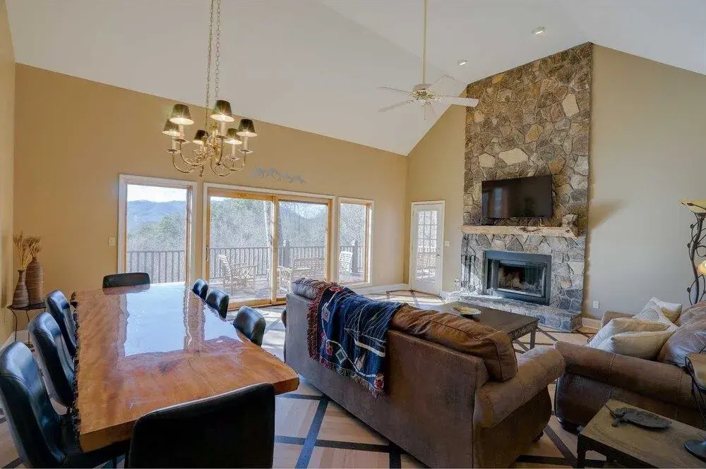 Fontana Lakeview Escape 4 Bedroom Home