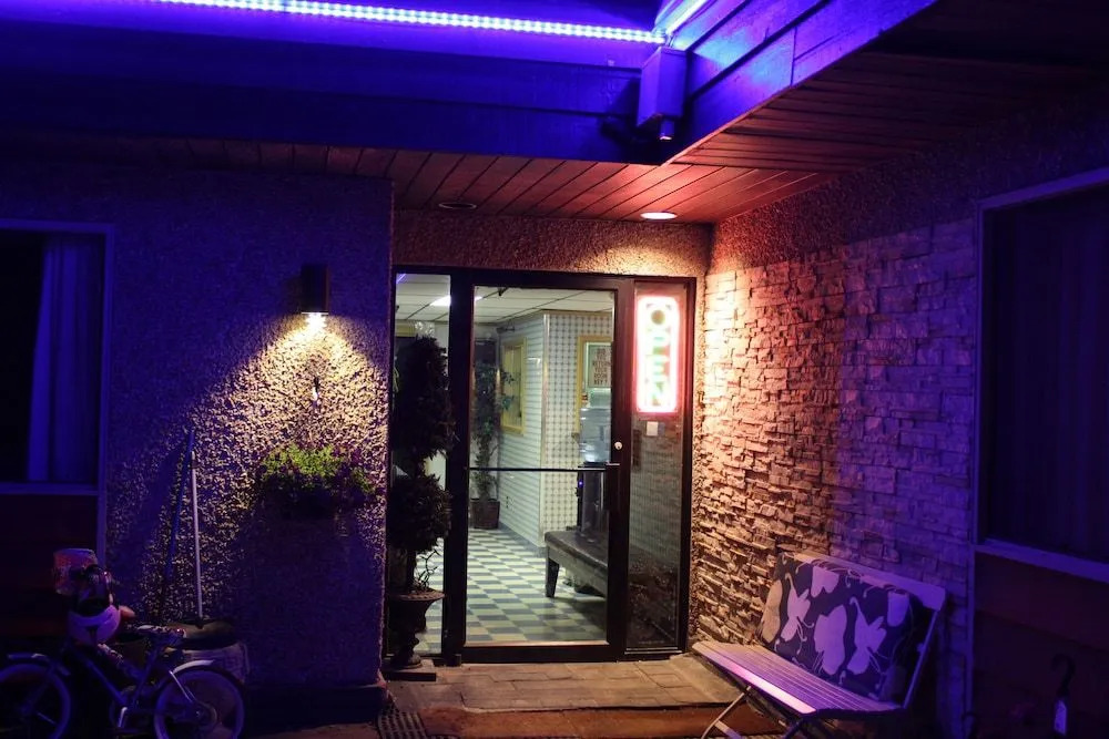 Hillcrest Motel