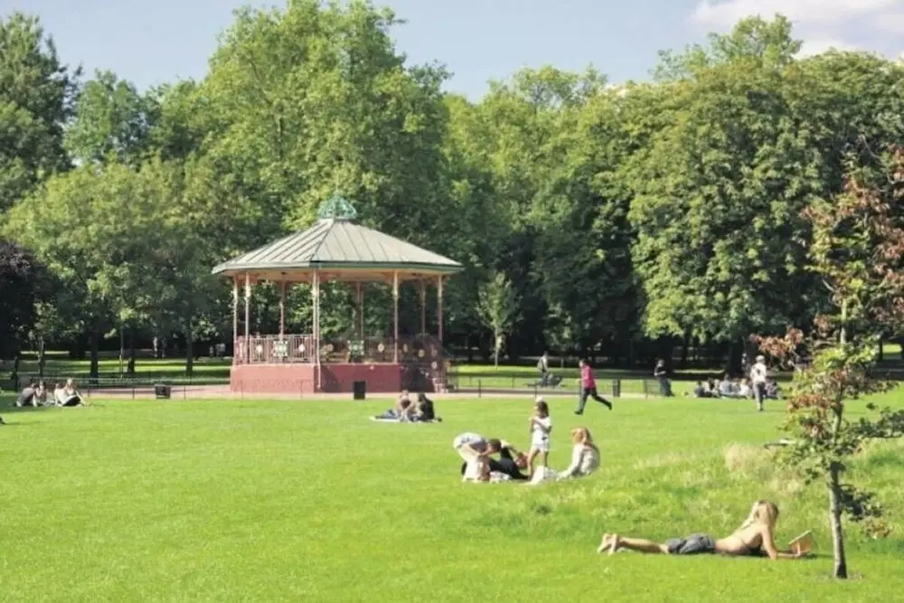 Charming 2 bed Apartment in Queen's Park W/garden