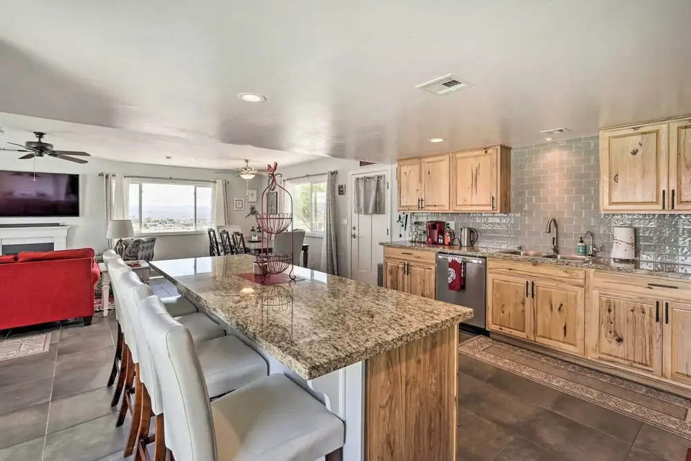 2 Mi to Lake Havasu State Park: Home w/ Pool!