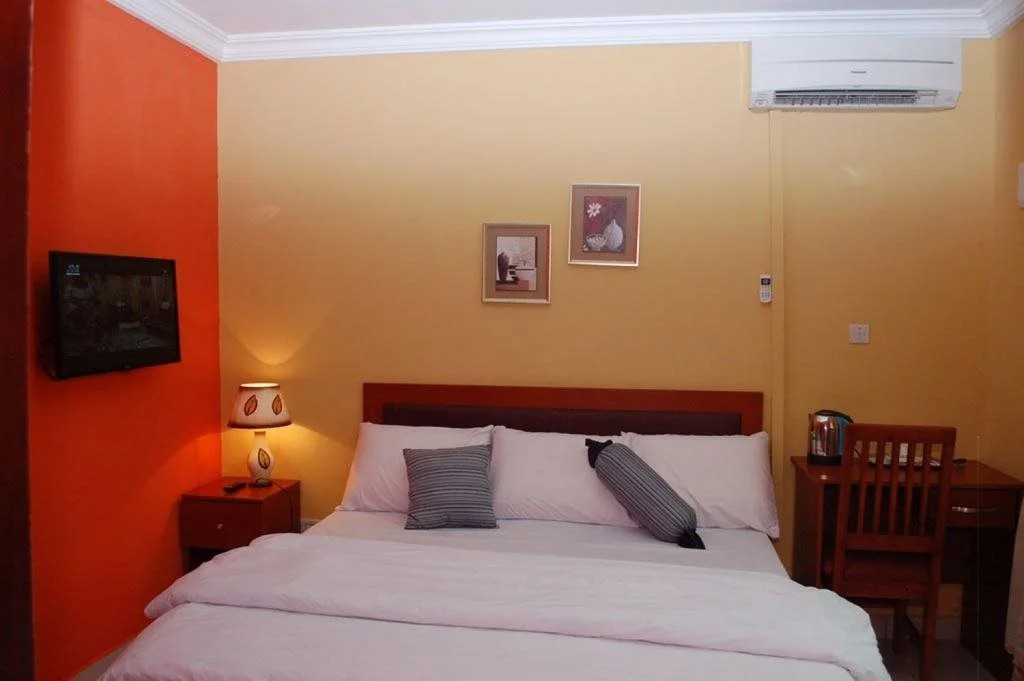 Millicent Hotel and Suites