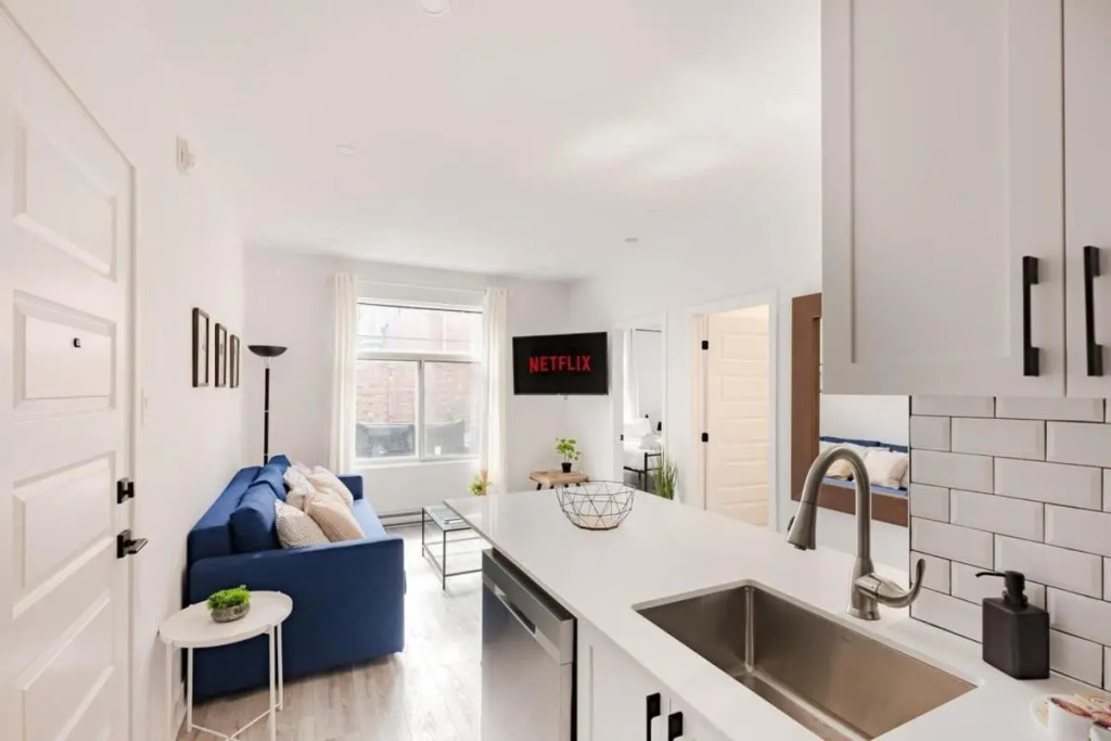 M11 Luxury 2BR Sofa Bed in the Heart of Plateau Mile-end