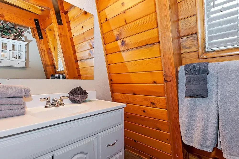 070 Tree Top Cabin