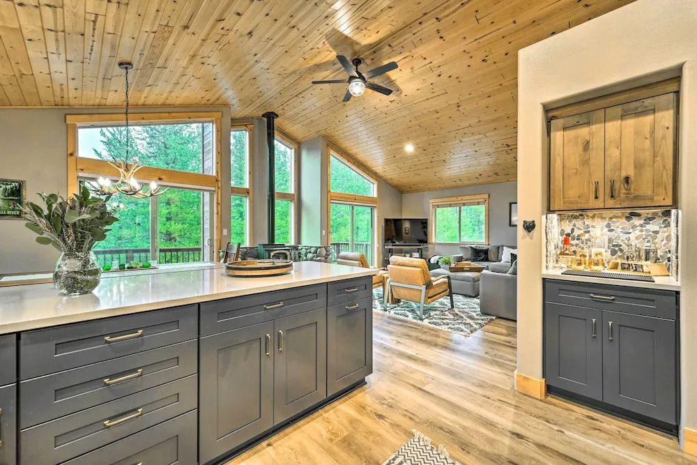 Bikes, Grill & Views: Luxe Truckee Cabin!