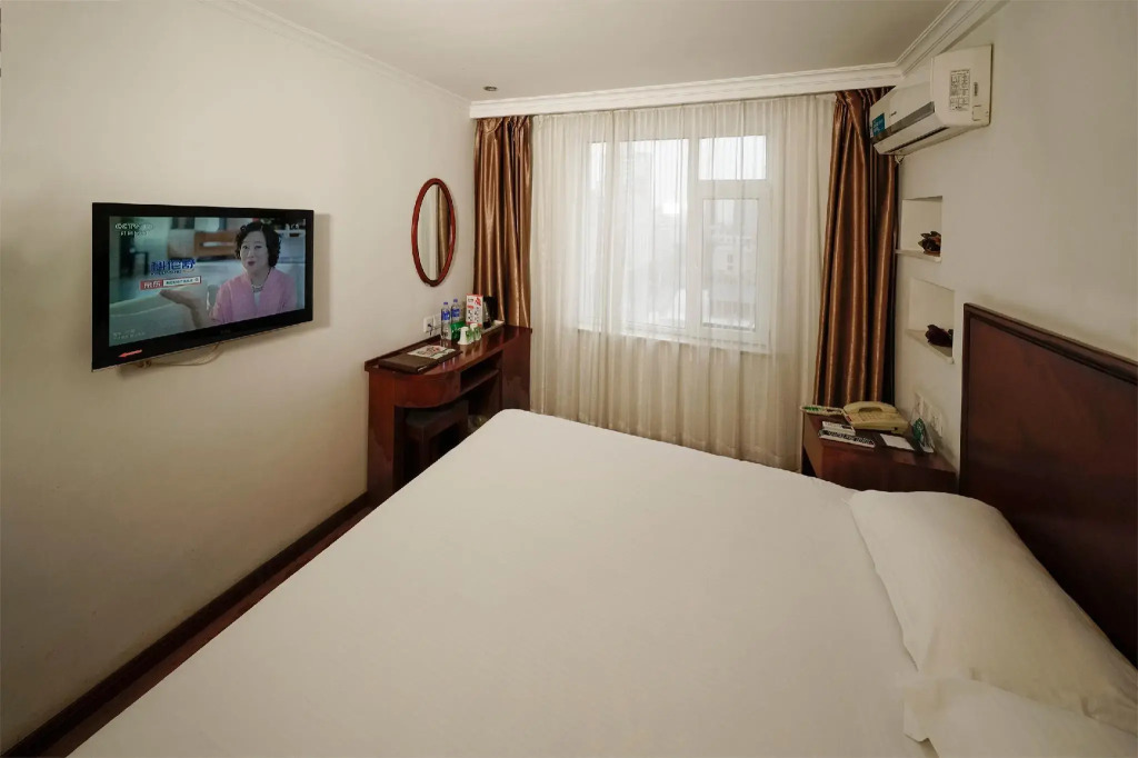 GreenTree Inn Liaoning Jinzhou Railway Station Express Hotel