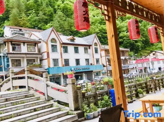 Shennongjia Xiaoqiao people food inn