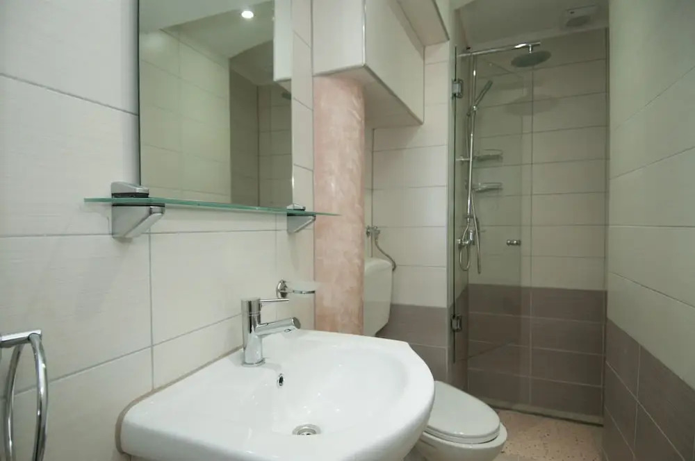 Apartments Tomic A8