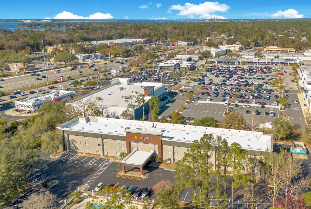 La Quinta Inn & Suites by Wyndham Jacksonville Mandarin
