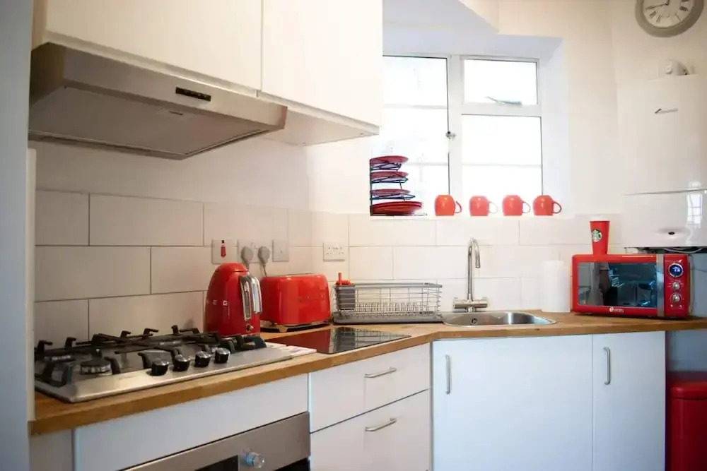 Beautifully Decorated Contemporary 2 Bedroom Flat