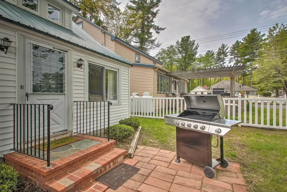 Sebago Lake Cottage w/ Patio + Beach Access!