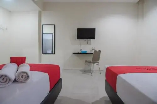 Reddoorz Plus Near Syamsudin Noor Airport